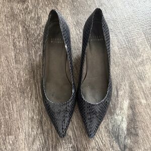 STUART WEITZMAN Reptile Navy Kitten Heels 7.5